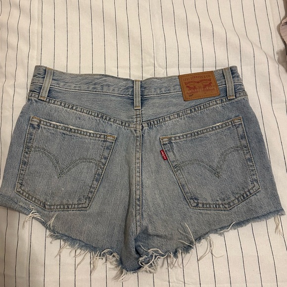 Levi jean shorts - Picture 3 of 3
